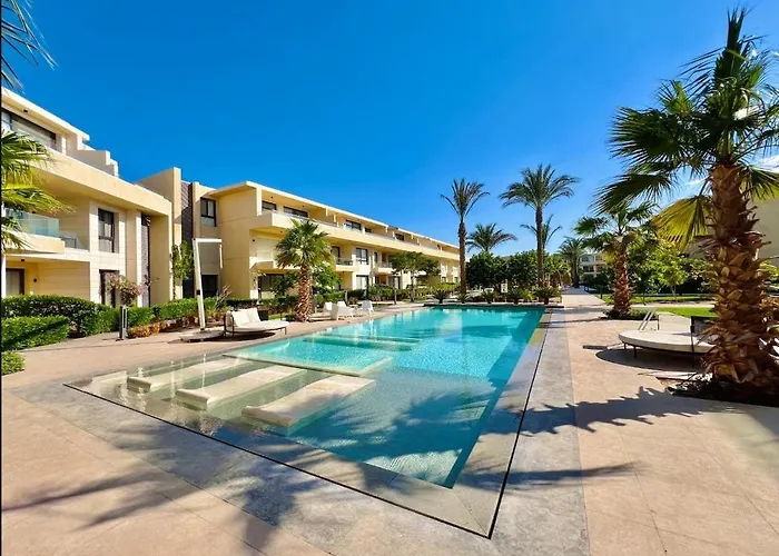 Peaks -g Cribs One Bedroom Pool View