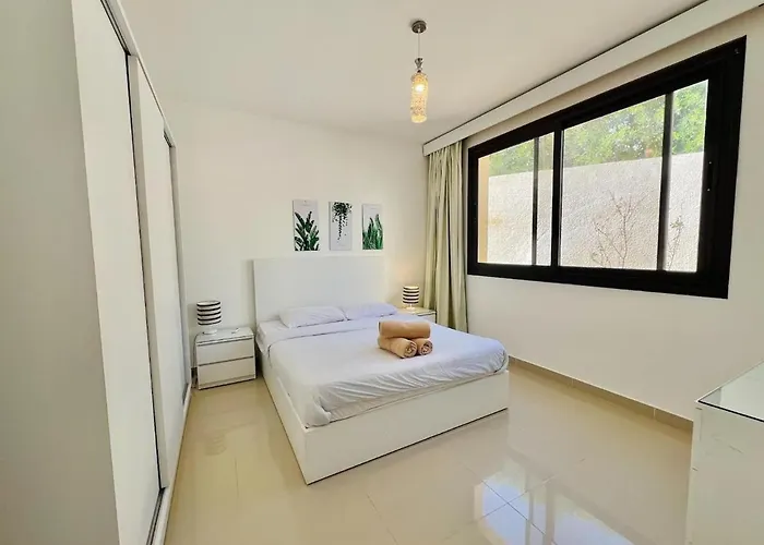 Апартаменты Peaks -g Cribs One Bedroom Pool View *